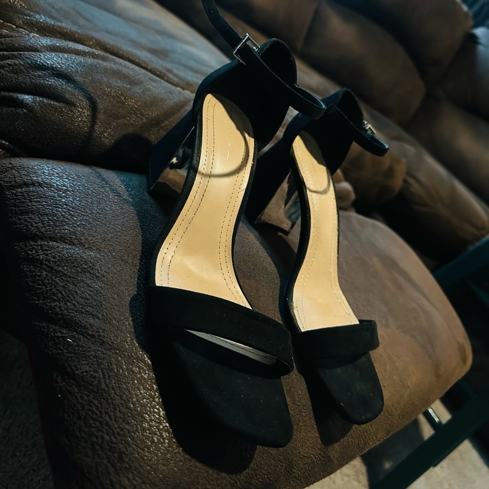 Beautiful Shoes 👠 - Picture 2 of 4